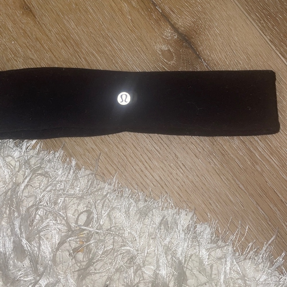Black Lululemon headband